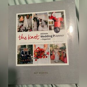 The Knot Ultimate Wedding Planner + Organizer